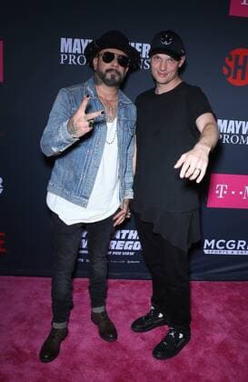 Bilder des Tages August 26, 2017 - Las Vegas, NV, U.S. - 26 August 2017 - Las Vegas, NV - AJ McLean, Nick Carter. Mayweather vs McGregor pre-fight VIP Red Carpet at T-Mobile Arena. Credit: mjt AdMedia Las Vegas U.S. - ZUMAa123 20170826_zaa_a123_122 Copyright: xMjtAdmediax