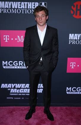 August 26, 2017 - Las Vegas, NV, U.S. - 26 August 2017 - Las Vegas, NV - Jeremy Allen White. Mayweather vs McGregor pre-fight VIP Red Carpet at T-Mobile Arena. Credit: mjt AdMedia Las Vegas U.S. - ZUMAa123 20170826_zaa_a123_161 Copyright: xMjtAdmediax