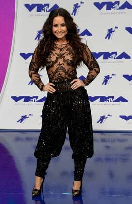 Demi Lovato arrives for the 34th annual MTV Video Music Awards at The Forum in Inglewood, California on August 27, 2017.  LAP201708270167 JIMxRUYMEN