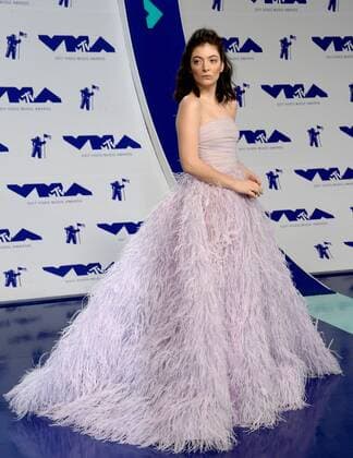 Lorde arrives for the 34th annual MTV Video Music Awards at The Forum in Inglewood, California on August 27, 2017.  LAP201708270176 JIMxRUYMEN