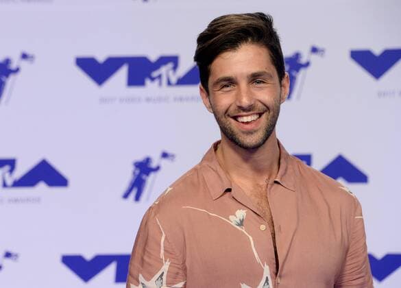 Josh Peck arrives for the 34th annual MTV Video Music Awards at The Forum in Inglewood, California on August 27, 2017.  LAP201708270222 JIMxRUYMEN
