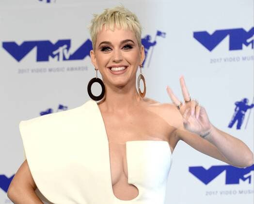 Katy Perry arrives for the 34th annual MTV Video Music Awards at The Forum in Inglewood, California on August 27, 2017.  LAP201708270245 JIMxRUYMEN