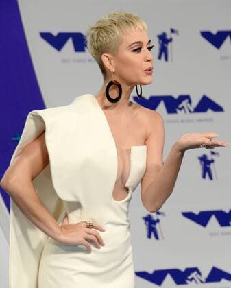 Katy Perry arrives for the 34th annual MTV Video Music Awards at The Forum in Inglewood, California on August 27, 2017.  LAP201708270252 JIMxRUYMEN