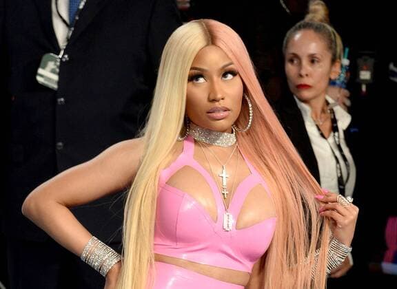 Nicki Minaj arrives for the 34th annual MTV Video Music Awards at The Forum in Inglewood, California on August 27, 2017.  LAP201708270360 JIMxRUYMEN