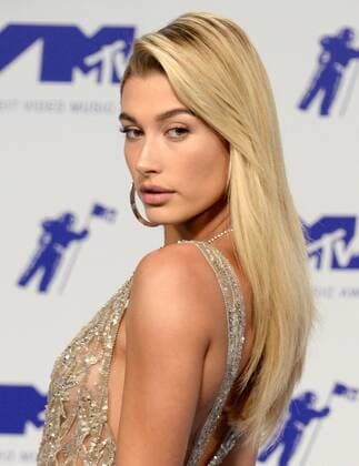Entertainment Bilder der Woche Themen der Woche Bilder des Tages Hailey Baldwin arrives for the 34th annual MTV Video Music Awards at The Forum in Inglewood, California on August 27, 2017.  LAP201708270414 JIMxRUYMEN