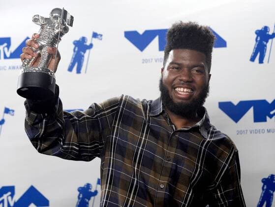 Bilder des Tages Khalid, winner of best New Artist appears backstage during the 34th annual MTV Video Music Awards at The Forum in Inglewood, California on August 27, 2017.  LAP201708270496 JIMxRUYMEN