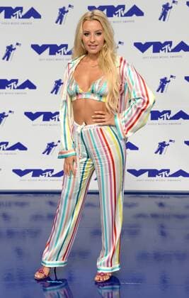 Sophie Beem arrives for the 34th annual MTV Video Music Awards at The Forum in Inglewood, California on August 27, 2017.  LAP201708270737 JIMxRUYMEN