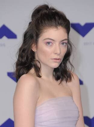220133 Birdie Thompson AdMedia Starface 2017-08-27 CA Los Angeles Etats-Unis 2017 MTV Video Music Awards a Los Angeles. 27 August 2017 - Los Angeles, California - Lorde. 2017 MTV Video Music Awards held at The Forum in Los Angeles. Photo Credit: Birdie Thompson AdMedia  Copyright: xBirdiexThompson AdMediax STAR_220133_088