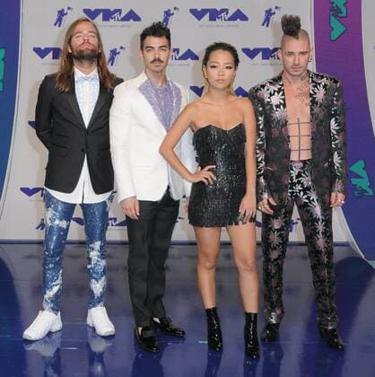 220133 Birdie Thompson AdMedia Starface 2017-08-27 CA Los Angeles Etats-Unis 2017 MTV Video Music Awards a Los Angeles. 27 August 2017 - Los Angeles, California - DNCE. 2017 MTV Video Music Awards held at The Forum in Los Angeles. Photo Credit: Birdie Thompson AdMedia  Copyright: xBirdiexThompson AdMediax STAR_220133_145
