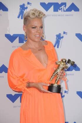 August 27, 2017 - Los Angeles, CA, U.S. - 27 August 2017 - Los Angeles, California - Pink. 2017 MTV Video Music Awards - Press Room, held at The Forum in Los Angeles. Photo Credit: AdMedia Los Angeles U.S. - ZUMAa123 20170827_zaa_a123_671 Copyright: xBirdiexThompsonx