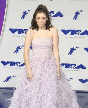 August 27, 2017 - Inglewood, California, U.S - Lorde arrives at the 2017 MTV Video Music Awards held at the Fabulous Forum in Inglewood Los Angeles on Sunday afternoon. Inglewood U.S. - ZUMAb102 20170827_zaf_b102_076 Copyright: xDavidxBrox