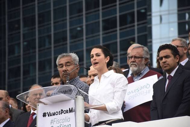 VamosPorMas Demonstration in Mexiko-Stadt August 29, 2017 - EUM20170829NAC08.JPG.CIUDAD DE MEXICO Protest Protesta- VamosPorMas PGR.- Diferentes organizaciones civiles y de iniciativa privada se reunen en el Ãngel de la Independencia para exigir al Senado la creacion de una Fiscalia General con autonomia, y que se prohiba el pase automatico del fiscal general. Foto: Agencia EL UNIVERSAL EVZ  - ZUMAu78_ 20170829_zaf_u78_016 Copyright: xAlonsoxRomerox
