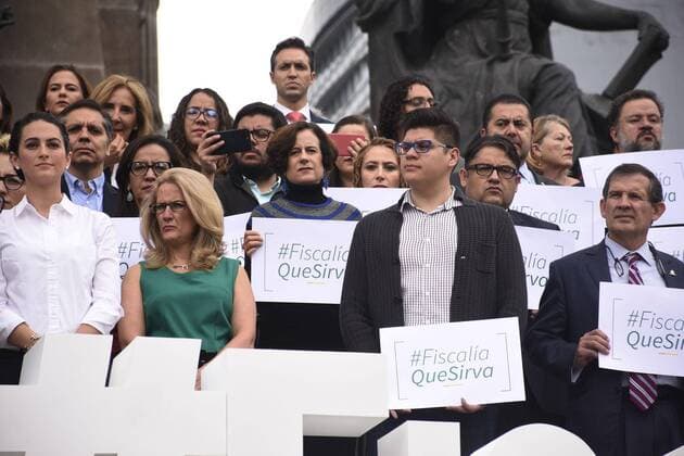 VamosPorMas Demonstration in Mexiko-Stadt August 29, 2017 - EUM20170829NAC07.JPG.CIUDAD DE MEXICO Protest Protesta- VamosPorMas PGR.- Diferentes organizaciones civiles y de iniciativa privada se reunen en el Ãngel de la Independencia para exigir al Senado la creacion de una Fiscalia General con autonomia, y que se prohiba el pase automatico del fiscal general. Foto: Agencia EL UNIVERSAL EVZ  - ZUMAu78_ 20170829_zaf_u78_017 Copyright: xAlonsoxRomerox