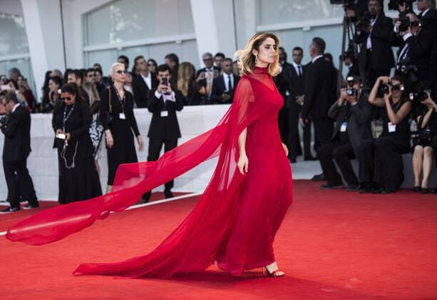(170830) -- VENICE, Aug. 30, 2017 -- Actress Greta Scarano arrives on the red carpet of the premiere of the film Downsizing which opens the 74th edition of the Venice Film Festival in Venice, Italy, on Aug. 30, 2017. The 74th edition of the Venice Film Festival lasts from Aug. 30 to Sept. 9. ) ITALY-VENICE-FILM FESTIVAL-OPENING CEREMONY-RED CARPET JinxYu 