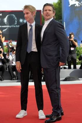 74th Venice Film Festival, Red Carpet film First Reformed Pictured: Ethan Hawke, Levon Roan Thurman-Hawke  Copyright: xAlbertoxTerenghi Veneziax2017x x xVeneziax