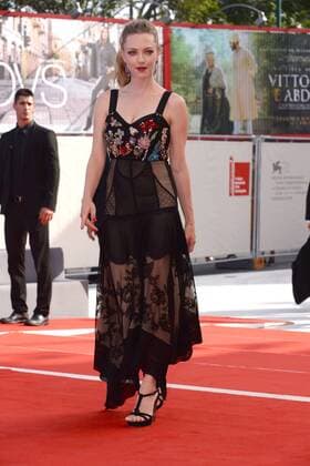 74eme Festival International du Cinema de Venise.74th Mostra. First reformed Red carpet .Amanda Seyfried. 220251 Degun Starface 2017-08-31 Venise Italie  Copyright: xDegunx xStarfacex STAR_220251_010