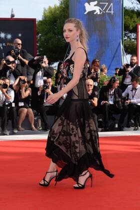 74eme Festival International du Cinema de Venise.74th Mostra. First reformed Red carpet .Amanda Seyfried. 220251 Degun Starface 2017-08-31 Venise Italie  Copyright: xDegunx xStarfacex STAR_220251_014
