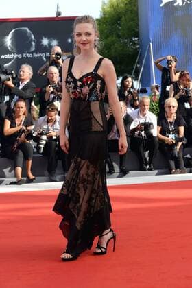 74eme Festival International du Cinema de Venise.74th Mostra. First reformed Red carpet .Amanda Seyfried. 220251 Degun Starface 2017-08-31 Venise Italie  Copyright: xDegunx xStarfacex STAR_220251_018