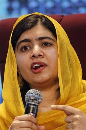 Bilder des Tages Pakistani activist Malala Yousafzai, Peace Nobel laureate and advocate for girls education rights, takes part in an encounter with students of the Technological Institute of Monterrey in Mexico City, Mexico, 31 August 2017. PAKISTANI ACTIVIST MALALA YOUSAFZAI S FIRST VISIT IN LATIN AMERICA !ACHTUNG: NUR REDAKTIONELLE NUTZUNG!  Copyright: xSashenkaxGutierrezx MEX005 20170901-636398237247735849