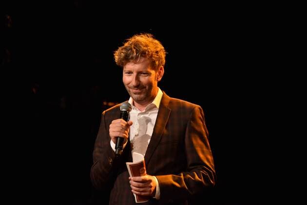 Moderator Thorsten Schorn am 01.09.2017 in Köln auf der Bühne bei Jubiläumsfeier 60 Jahre Gloria Theater Köln.