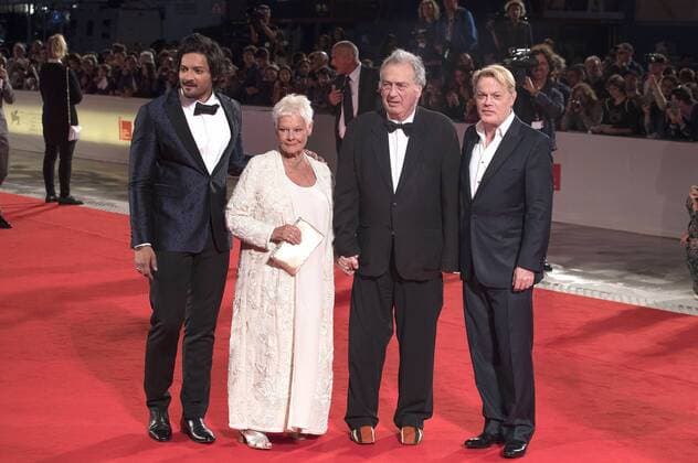 Ali Fazal, Judi Dench, Stephen Frears and Eddie Izzard attending the Victoria & Abdul premiere at the 74th Venice International Film Festival at the Palazzo del Cinema on September 03, 2017 in Venice, Italy Foto:xDaziramx xFuturexImage