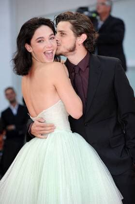 Themen der Woche 74th Venice Film Festival, Red carpet film Una Famiglia Pictured: Matilda De Angelis, Andrea Arcangeli  Copyright: xAlbertoxTerenghi Veneziax2017x x xVeneziax