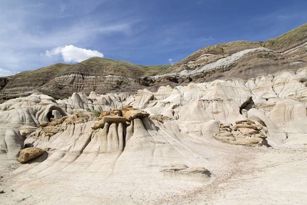 The hoodoos, rock formations formed by the erosion of Bentonite in the Badlands close to Drumheller in Alberta, Canada, North America Copyright: StuartxForster 826-672