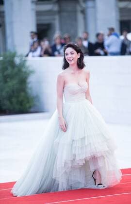 (170905) -- VENICE, Sept. 5, 2017 -- Actress Matilda De Angelis attends the premiere of the movie Una Famiglia at the 74th Venice Film Festival in Venice, Italy, Sept. 4, 2017. )(yy) ITALY-VENICE-FILM FESTIVAL- UNA FAMIGLIA -PREMIERE jinxyu 