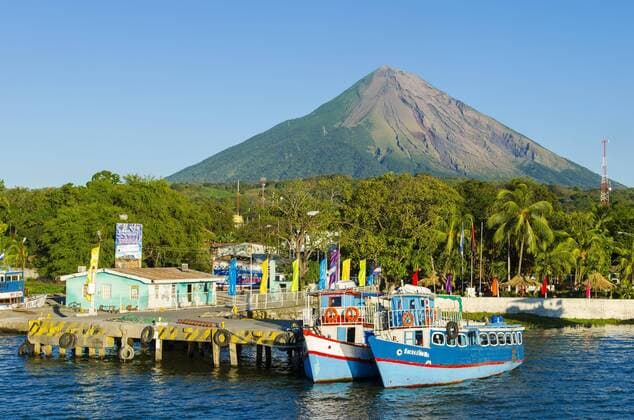  Fährhafen Moyogalpa auf der Insel Ometepe mit dem Vulkan Concepcion, Nicaragua-See (Lago Cocibolca), Nicaragua, Mittelamerika Copyright: imageBROKER/OliverxGerhard ibloge04537315.jpg
