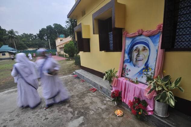 India: Mother Teresa’s death anniversary Sisters and children of the orphanage are for evening prayer on the occasion of Mother Teresa s death anniversary on Nirmala Sishu Bhavan at Agartala.  AbhisekxSaha