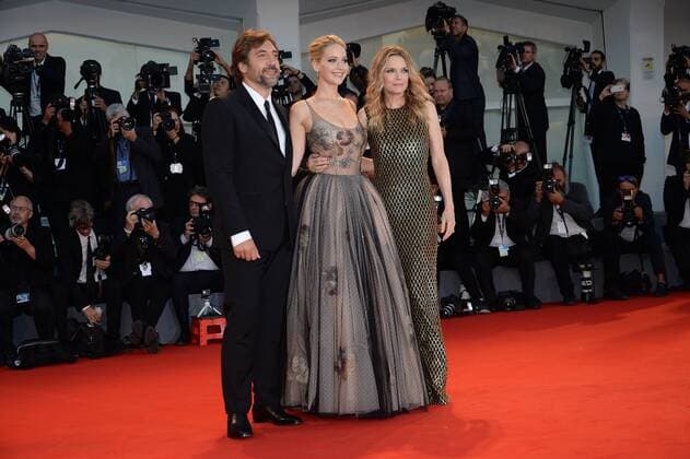 74eme Festival International du Cinema de Venise. 74th Mostra. Red carpet of Mother . 220393 Degun Starface 2017-09-05 Venise Italie Bardem, Javier; Lawrence, Jennifer  Copyright: xDegunx xStarfacex STAR_220393_118