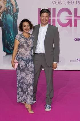 Baerbel Stolz (geb.Schleker) mit Ehemann Sebastian - Weltpremiere von High SOCIETY im CineStar SONY CENTER am Potsdamer Platz in Berlin am 05.09.2017. Weltpremiere HIGH SOCIETY