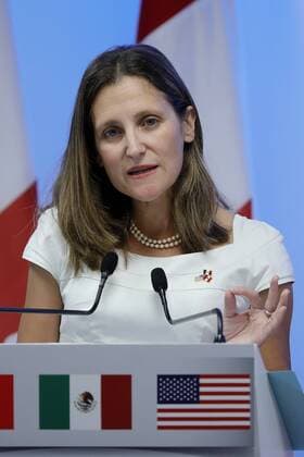Canadian Global Affairs Minister Chrystia Freeland takes part in a press conference to announce the advances during the second round of negotiations of the newt NAFTA in Mexico City, Mexico, 05 September 2017. Mexico celebrated that the second round of negotioations of the new NAFTA ended sucessfully and announces advances in some issues. MEXICO CELEBRATES SUCCESSFUL ENDING AND PROGESS OF NAFTA S NEGOTIATION SECOND ROUND !ACHTUNG: NUR REDAKTIONELLE NUTZUNG!  Copyright: xJoséxMéndezx CMX001 20170906-636402530839774840