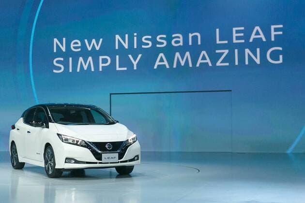 Bilder des Tages The new Nissan LEAF on display during a World Premiere event at Makuhari Messe Convention Center on September 6, 2017, Chiba, Japan. Hiroto Saikawa, Nissan President and CEO, introduced the new model LEAF which has an extended range of 400km per charge and includes Nissan s ProPILOT autonomous driving technology. The zero emission vehicle will be available in Japan from October 2nd and in the US, Canada and Europe from January 2018.  (gxta_nissanleafworldpremiere042)