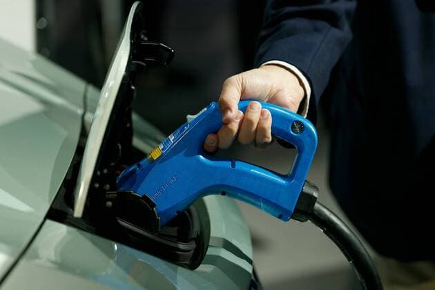 A man recharges the battery of the new Nissan LEAF during a World Premiere event at Makuhari Messe Convention Center on September 6, 2017, Chiba, Japan. Hiroto Saikawa, Nissan President and CEO, introduced the new model LEAF which has an extended range of 400km per charge and includes Nissan s ProPILOT autonomous driving technology. The zero emission vehicle will be available in Japan from October 2nd and in the US, Canada and Europe from January 2018.  (gxta_nissanleafworldpremiere053)