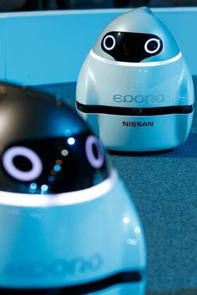 Bilder des Tages Nissan EPORO robot cars on display during a World Premiere event for the new Nissan LEAF at Makuhari Messe Convention Center on September 6, 2017, Chiba, Japan. Hiroto Saikawa, Nissan President and CEO, introduced the new model LEAF which has an extended range of 400km per charge and includes Nissan s ProPILOT autonomous driving technology. The zero emission vehicle will be available in Japan from October 2nd and in the US, Canada and Europe from January 2018.  (gxta_nissanleafworldpremiere059)