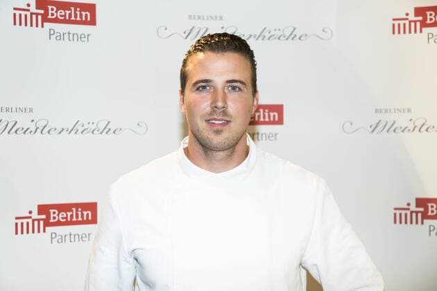 Aufsteiger des Jahres Christopher Kuemper vom Restaurant Schwein bei der Preisvergabe der Berliner Meisterkoeche 2017 beim Data Space in Berlin am 6. September 2017. Preisvergabe der Berliner Meisterkoeche 2017