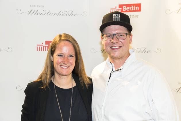 Katharina Kurz und Ben Pommer vom Berliner Szenerestaurant 2017 BRLO BRWHOUSE bei der Preisvergabe der Berliner Meisterkoeche 2017 beim Data Space in Berlin am 6. September 2017. Preisvergabe der Berliner Meisterkoeche 2017