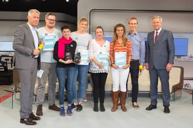 Peter Kloeppel und Christian Wulff (Bundespraesident a.D) mit den Gewinner des 3.Platz Vereinpreis - Preisverleihung des RTL Com.mit Awards 2017 auf der IFA in Berlin am 06.09.2017. RTL Com.mit Awards 2017