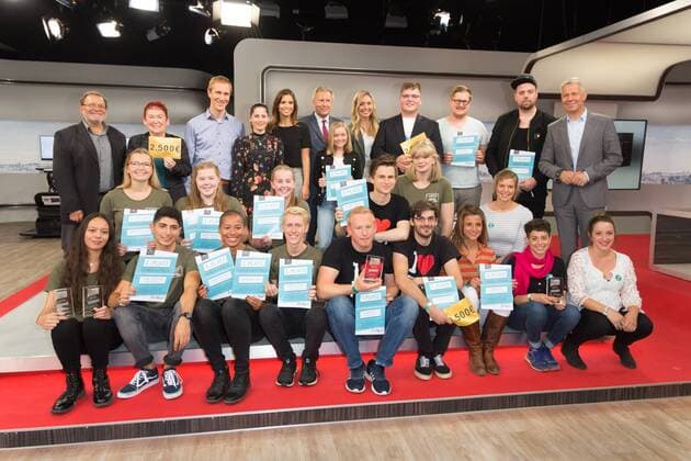 Daniel Zimmermann, Valea Scalabrino, Laura Wontorra, Christian Wulff (Bundespraesident a.D) und Peter Kloeppel mit allen Preistraegern - Preisverleihung des RTL Com.mit Awards 2017 auf der IFA in Berlin am 06.09.2017. RTL Com.mit Awards 2017