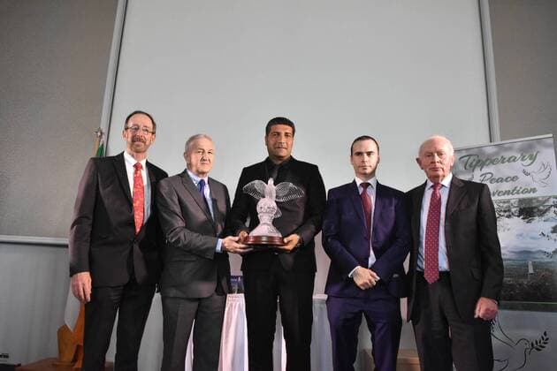 Syrian White Helmets receive Tipperary Peace Prize L to R pic 6952 Fred curtis Sculptor Martin Quinn Secatery Nadal sodden White helmets Ronan Banting Sponsor Joe Quinn Chairman  JohnxRooney