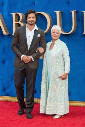 Ali Fazal und Judi Dench, die beiden Schauspieler bei der Victoria and Abdul Film Premiere am 5.09.2017 in London Victoria and Abdul Filmpremiere in London, 2017 