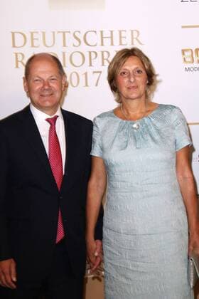 Hamburg Mayor Olaf Scholz with his Wife Britta Ernst at the award Ceremony German Radio price 2017 at 7 09 2017 in Hamburg German Radio price 2017 in Hamburg