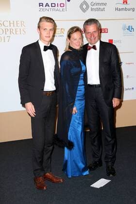 Guenther Oettinger with his Partner Friederike Beyer and his Son Alexander at the award Ceremony German Radio price 2017 at 7 09 2017 in Hamburg German Radio price 2017 in Hamburg