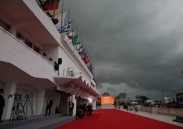 September 7, 2017 - Venice, Italy - Venice, Italy. 07 September, 2017: Thunderstorm during the red carpet ahead of the Mektoub, My Love: Canto Uno screening during the 74th Venice Film Festival Venice Italy  - ZUMAn230 20170907_zaa_n230_400 Copyright: xMatteoxChinellatox