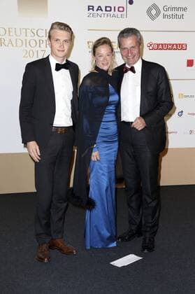 Günther H Oettinger with Partner Friederike Bayer and Son Alexander at the award Ceremony the German Radio price 2017 in the Elbphilharmonie Hamburg 07 09 2017 Foto:xH.xHartmannx xFuturexImage