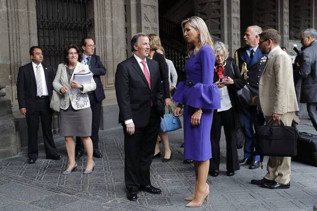 Königin Maxima in Mexiko Stadt Queen Maxima of Netherlands (R), special adviser to the Secretary General of the UN on Financial Inclusion for Development, and Mexico s Secretary of Finance and Public Credit, Jose Antonio Meade (c), talks after some meetings in Mexico City, Mexico, on 7 September 2017. Queen Maxima of Holland visits Mexico !ACHTUNG: NUR REDAKTIONELLE NUTZUNG!  Copyright: xJoséxMéndezx MEX01 20170908-636404435828180535