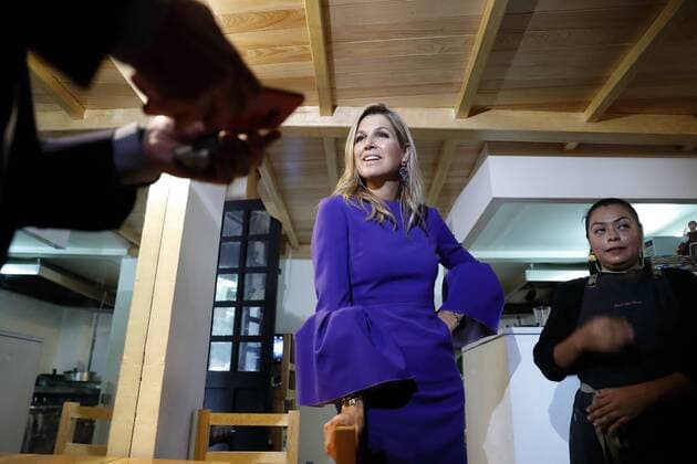 Königin Maxima in Mexiko Stadt Queen Maxima of Netherlands (c), special adviser to the Secretary General of the UN on Financial Inclusion for Development, talks to workers at a restaurant in Mexico City, Mexico, on 7 September 2017, where she expressed the importance of the system of inclusive electronic payment to people with low incomes. Queen Maxima of Holland visits Mexico !ACHTUNG: NUR REDAKTIONELLE NUTZUNG!  Copyright: xJoséxMéndezx MEX01 20170908-636404436452016537