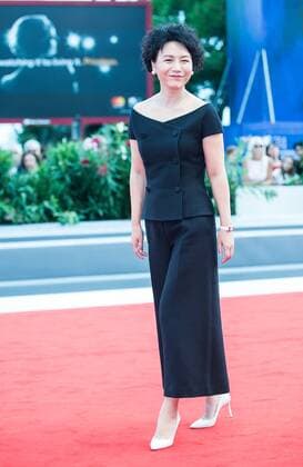 (170908) -- VENICE, Sept. 8, 2017 -- Director Vivian Qu attends the premiere of the movie Angels Wear White at the 74th Venice Film Festival in Venice, Italy, Sept. 7, 2017. ) (jmmn) ITALY-VENICE-FILM FESTIVAL-ANGELS WEAR WHITE-PREMIERE JinxYu 