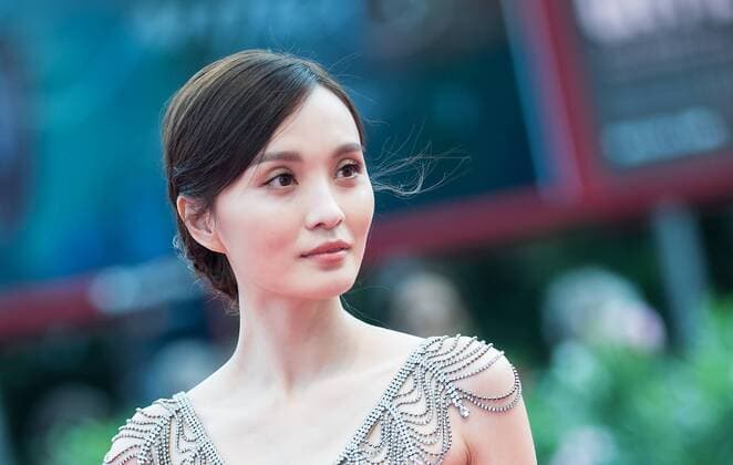 (170908) -- VENICE, Sept. 8, 2017 -- Actress Peng Jing attends the premiere of the movie Angels Wear White at the 74th Venice Film Festival in Venice, Italy, Sept. 7, 2017. ) (jmmn) ITALY-VENICE-FILM FESTIVAL-ANGELS WEAR WHITE-PREMIERE JinxYu 